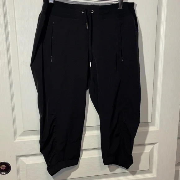 Calvin Klein Performance quick dry Capris - Picture 1 of 11